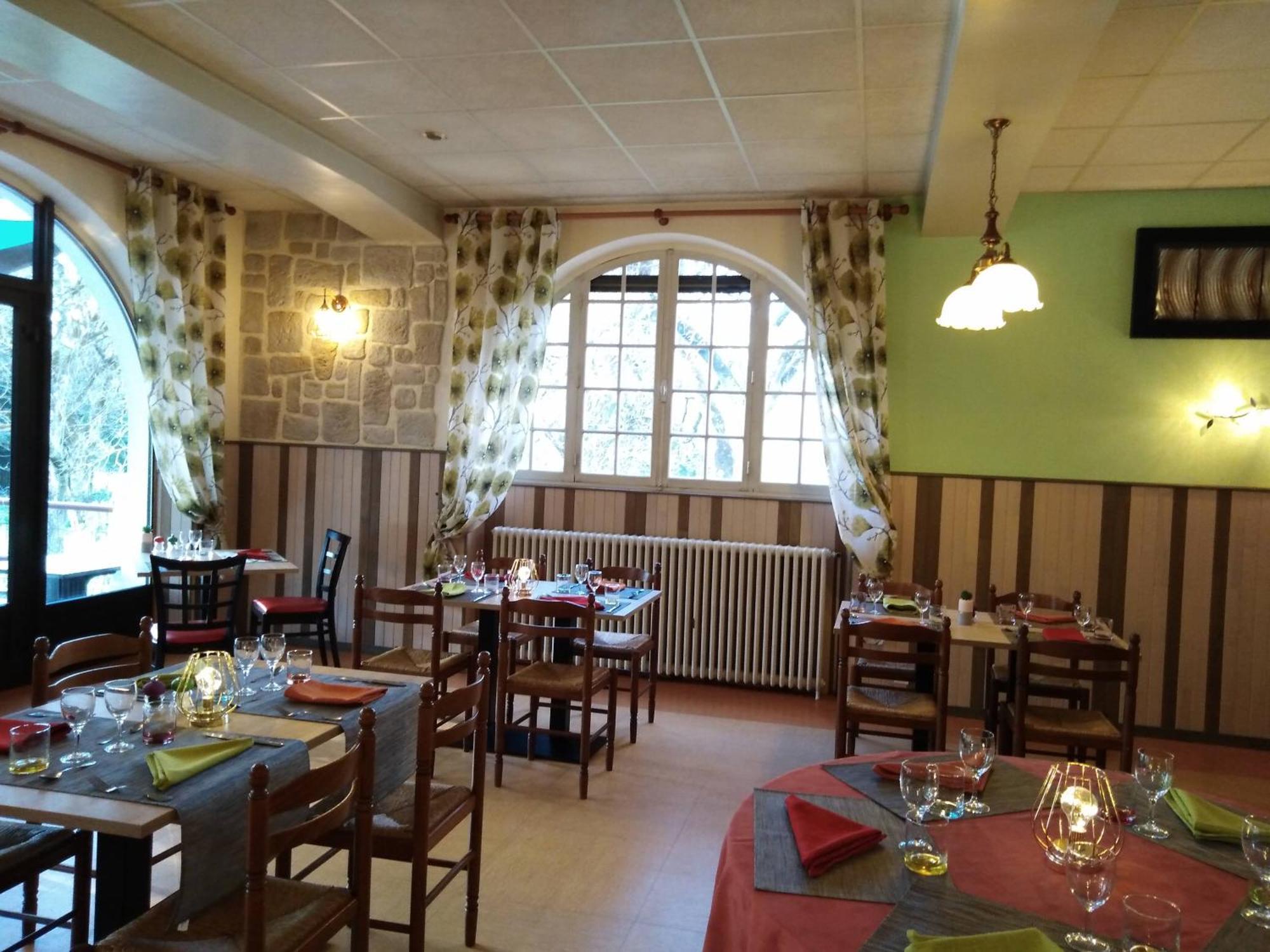Hotel Du Pont Et Restaurant A Grolejac Exterior photo